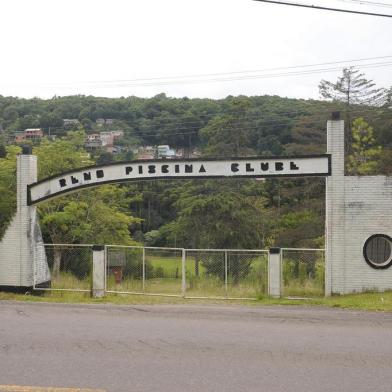  CAXIAS DO SUL, RS, BRASIL, 24/01/2020Reno Piscina Clube está abandonado desde o ano passado.(Lucas Amorelli/Agência RBS)<!-- NICAID(14397124) -->