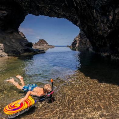 Piscinas naturais no Seixal, Ilha da Madeira (Portugal).<!-- NICAID(14419208) -->