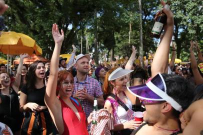  PORTO ALEGRE, RS, BRASIL - 22.02.2020 - Carnaval de Rua na Cidade Baixa. (Foto: Fernando Gomes/Agencia RBS)