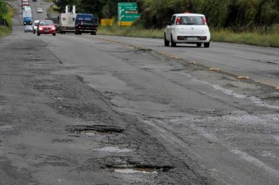 CAXIAS DO SUL, RS, BRASIL, 02/12/2019Percorremos a Rota do Sol, do viaduto Torto, em Caxias, até Terra de Areia, para verificar as condições da rodovia. Em geral, poucos problemas, ponto mais crítico é no Km 4 da ERS-486, onde houve deslizamento de rochas, em 22 de maio deste ano. As rochas permanecem lá.ERS-122, Km 79 - perto da Panatlântida, em Caxias(Lucas Amorelli/Agência RBS)<!-- NICAID(14344963) -->