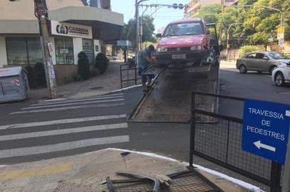 Grávida fica ferida após colisão entre dois carros no bairro Petrópolis, Porto Alegre<!-- NICAID(14429742) -->