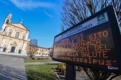 A municipal information sign reads "Coronavirus, the ordinance with the requirements of the Ministry of Health is available on the municipal website" is pictured in the village of Casalpusterlengo, southeast of Milan, on February 22, 2020. - Streets were deserted and residents warned to keep out of an emergency room on February 22, 2020 in the Italian town of Codogno placed under lockdown as a second death from coronavirus sparked fears throughout the region. (Photo by Miguel MEDINA / AFP)<!-- NICAID(14429883) -->