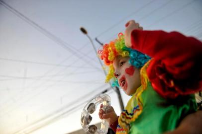 CAXIAS DO SUL, RS, BRASIL, 22/02/2020Sábado de Carnaval em Caxias do SulBloco do Luizinho na rua Jacob LuchesiGustavo Martini Verza, 4 anos(Lucas Amorelli/Agência RBS)<!-- NICAID(14428919) -->