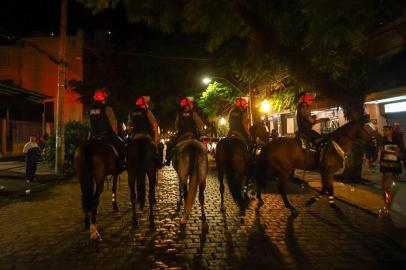 Carnaval de rua na Cidade Baixa é vigiado pela Brigada Militar