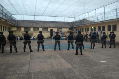  Presídio Regional de Santa Cruz do Sul do tem seus dois pátios telados, o que evita entrada de objetos por arremesso.<!-- NICAID(14430027) -->