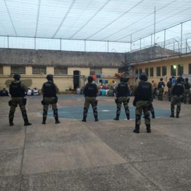  Presídio Regional de Santa Cruz do Sul do tem seus dois pátios telados, o que evita entrada de objetos por arremesso.<!-- NICAID(14430027) -->