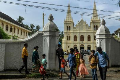 The Santa Cruz Cathedral Basilica is one of several historic religious structures with European origins in Fort Kochi. Kerala, as they say, is â¿¿Godâ¿¿s Own Country,â¿? a nod to its lush natural beauty, beguiling backwaters and wealth of spices that haveKOCHI, India â BC-TRAVEL-TIMES-36-INDIA-ART-NYTSF âThe Santa Cruz Cathedral Basilica is one of several historic religious structures with European origins in Fort Kochi. Kerala, as they say, is âGodâs Own Country,â a nod to its lush natural beauty, beguiling backwaters and wealth of spices that have been the Holy Grail for generations of seafarers. But the catchy tourism slogan could also be a tribute to the various religious traditions that have thrived there â especially in the port city of Kochi â for thousands of years. (Atul Loke/The New York Times)--ONLY FOR USE WITH ARTICLE SLUGGED -- BC-TRAVEL-TIMES-36-INDIA-ART-NYTSF -- OTHER USE PROHIBITED.Local: CochinIndexador: Atul LokeFonte: NYTSFFotógrafo: STR<!-- NICAID(14415748) -->