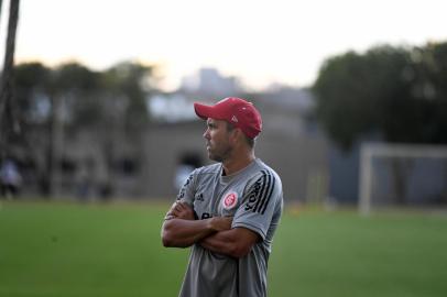 O técnico Eduardo Coudet comanda treino do Inter no CT Parque Gigante.<!-- NICAID(14431287) -->