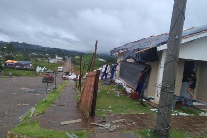 Temporal provoca destruição em Camargo<!-- NICAID(14431556) -->