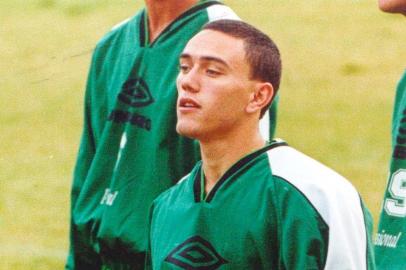 Luciano Fonseca jogador de futebol do Juventude de Caxias do Sul, no Gauchão 2001.#PÁGINA:42FD#EDIÇÃO: 2ª Fonte: Não Consta Fotógrafo: Não se Aplica Data Evento: 00/03/2001<!-- NICAID(709498) -->