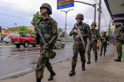 Brazilian Armed Forces soldiers are deployed in the streets of Fortaleza, Ceara state, Brazil, on February 22, 2020. - 51 homicides were registered in 48 hours in the northeastern state of Ceara since the military police there is on strike in demand of better salaries, informed the regional Security Secretariat Friday. (Photo by JARBAS DE OLIVEIRA / AFP)<!-- NICAID(14432931) -->