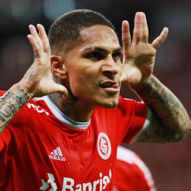  Paolo Guerrero of Brazils Internacional celebrates after scoring against Colombias Tolima during their 2020 Copa Libertadores match held at Beira Rio stadium, in Porto Alegre, Brazil, on February 26, 2020. (Photo by SILVIO AVILA / AFP)Editoria: SPOLocal: Porto AlegreIndexador: SILVIO AVILASecao: soccerFonte: AFPFotógrafo: STR<!-- NICAID(14432935) -->