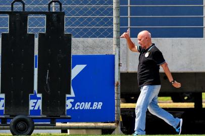  PORTO ALEGRE, RS, BRASIL, 23-09-2016. Valdir Espinosa, Campeão da Libertadores volta ao Grêmio como Coordenador Técnico. (FERNANDO GOMES/AGÊNCIA RBS)Indexador:                                 <!-- NICAID(12459411) -->