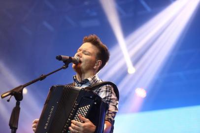  PORTO ALEGRE, RS, BRASIL - 15.12.2019 - Show de Michel Teló na Redenção. (Foto: Isadora Neumann/Agencia RBS)<!-- NICAID(14360026) -->