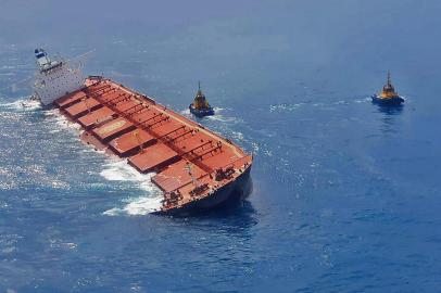  Handout photo released by the Brazilian Navy of South Korean ship "MV Stellar Banner", loaded with mining ore, stranded 100 kilometres off the northeastern coast of Brazil, after leaving the Ponta de Madeira ternial in Sao Luis, Maranhao, on February 27, 2020. - After the ship ran into difficulties the crew was ordered to abandon it for their safety. "MV Stellar Banner" was built in 2016, and is operated by the South Korean company Polaris and hired by Brazilian Mining company Vale. (Photo by - / BRAZILIAN NAVY / AFP) / RESTRICTED TO EDITORIAL USE - MANDATORY CREDIT "AFP PHOTO / BRAZILIAN NAVY" - NO MARKETING NO ADVERTISING CAMPAIGNS - DISTRIBUTED AS A SERVICE TO CLIENTSEditoria: DISLocal: São LuísIndexador: -Secao: transport accidentFonte: BRAZILIAN NAVYFotógrafo: Handout<!-- NICAID(14433808) -->