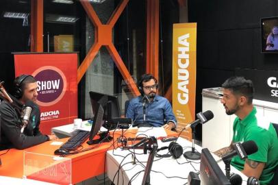 O goleiro Marcelo Carné foi o entrevistado da 118ª edição do Show dos Esportes. O programa foi apresentado por Eduardo Costa e Pedro Petrucci. <!-- NICAID(14434293) -->