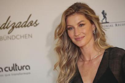  PORTO ALEGRE, RS, BRASIL,11/11/2018 - Cobertura da sessão de autógrafos da Gisele Bündchen na livraria Cultura. (FOTOGRAFO: ANDRÉ ÁVILA / AGENCIA RBS)<!-- NICAID(13825697) -->