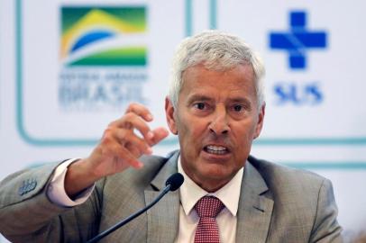  Brazils Health Ministry Executive Secretary Joao Gabbardo Reis speaks during a press conference on the control and prevention of the novel coronavirus, COVID-19, in Brasilia, on January 27, 2020. - Brazil has one confirmed case of contamination by the coronavirus and 132 other suspected cases. The World Health Organization declared Thursday that the new coronavirus epidemic was at a decisive point as countries across the globe battled to contain the deadly outbreak. (Photo by Sergio LIMA / AFP)Editoria: HTHLocal: BrasíliaIndexador: SERGIO LIMASecao: healthcare policyFonte: AFPFotógrafo: STR<!-- NICAID(14434080) -->