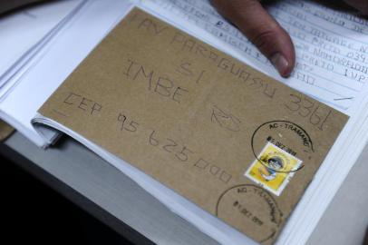  IMBÉ,RS,BRASIL.Delegado Antonio Ractz,investiga esquema de facção que marcava encontro com homens,forjava assaltos para achacá-los,descoberta aconteceu a partir da morte do engenheiro.Na foto.Carta enviada para o delegado.(RONALDO BERNARDI/AGENCIA RBS).