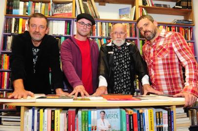  CAXIAS DO SUL, RS, BRASIL, 26/02/2020. Projeto Órbita Literária abre temporada 2020 com novidades na escolha de painelistas. Encontros são organizados por Claudio Troian, Erni Sabedot, Tiago Sozo Marcon e Juliano Fantin. (Porthus Junior/Agência RBS)<!-- NICAID(14432736) -->