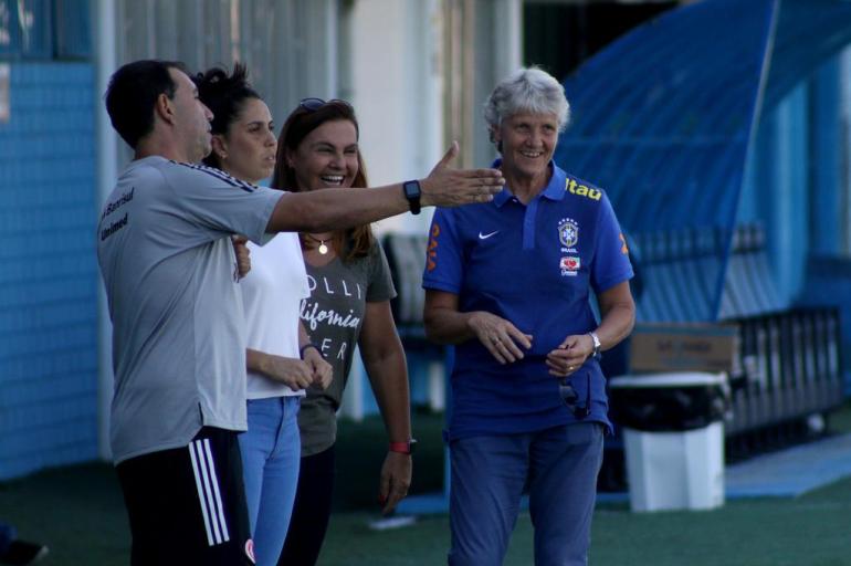 Treinadora Da Selecao Brasileira Pia Sundhage Observa Treinos Da Dupla Gre Nal No Rs Gzh