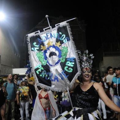  CAXIAS DO SUL, RS, BRASIL (29/02/2020)Escolas de samba desfilam na rua Sinimbus após três anos sem desfilar. Na foto, bateria da Escola Pérola Negra. (Antonio Valiente/Agência RBS)<!-- NICAID(14436192) -->