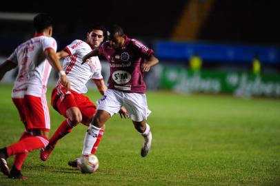  CAXIAS DO SUL, RS, BRASIL, 20/02/2020. SER Caxias x Inter, jogo válido pela taça Francisco Novelletto Neto, segundo turno do Campeonato Gaúcho (Gauchão 2020), realizado no estádio Centenário. (Porthus Junior/Agência RBS)<!-- NICAID(14436016) -->