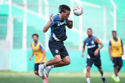 RS - FUTEBOL/ TREINO GREMIO  - ESPORTES - Jogadores do Grêmio Pedro Geromel realizam treino no estÃ¡dio do Deportivo Cali, na Colombia, onde a equipe enfrenta o América de Cali, na terca-feira, em partida valida pela Copa Libertadores da America 2020. FOTO: LUCAS UEBEL/GREMIO FBPA