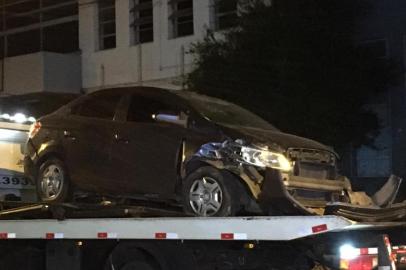 Homem é preso após bater carro roubado na zona norte de Porto Alegre