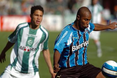 *** Juventude x Grêmio - Xu ***Juventude x Grêmio, partida válida pelo Campeonato Brasileiro, Brasileirão, e realizada no Estádio Alfredo Jaconi. Na foto Bruno  (E) e Bustos<!-- NICAID(1153155) -->