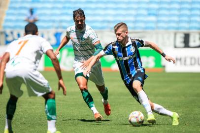 Lateral-esquerdo Caio Henrique do Grêmio