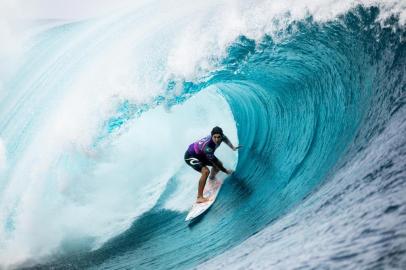 Tahiti Pro Teahupoo - WSL Championship Tour 2019TEAHUPOO, TAHITI - AUGUST 27: Two-time WSL Champion and defending event winner Gabriel Medina of Brazil advances to Round 4 of the 2019 Tahiti Pro Teahupoo after winning Heat 11 of Round 3 at Teahupoo on August 27, 2019 in Tahiti, French Polynesia. (Photo by Kelly Cestari/WSL via Getty Images)Editoria: SLocal: TeahupoÊ»oIndexador: Kelly CestariSecao: ASUFonte: www.worldsurfleague.comFotógrafo: Contributor<!-- NICAID(14226104) -->