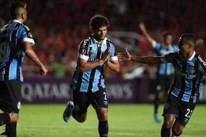  Brazil's Gremio defender Victor Ferraz (C) celebrates with teammates after scoring against Colombia's America de Cali during their Copa Libertadores football match at Pascual Guerrero Stadium in Cali, Colombia, on March 3, 2020. (Photo by LUIS ROBAYO / AFP)Editoria: SPOLocal: CaliIndexador: LUIS ROBAYOSecao: soccerFonte: AFPFotógrafo: STF<!-- NICAID(14439167) -->