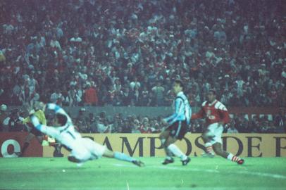  Campeonato Gaúcho - Grêmio 0 x 1 Inter.Gre-Nal - Final do Gauchão 97.Inter é o Campeão Gaúcho de 1997.#envelope: 194512<!-- NICAID(11590769) -->