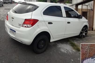 carro localizado no bairro esplanada depois de ter sido usado em diversos roubos em Caxias. Uma mulher dirigia o carro.<!-- NICAID(14439722) -->