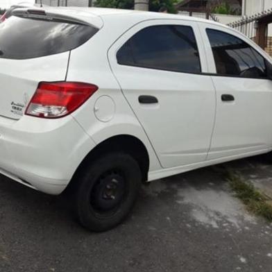 carro localizado no bairro esplanada depois de ter sido usado em diversos roubos em Caxias. Uma mulher dirigia o carro.<!-- NICAID(14439722) -->