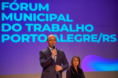 Porto Alegre, RS - 15/10/2019: A secretária de desenvolvimento social e esporte, Comandante Nádia, e o presidente da Comissão Municipal de Emprego, Leandro Balardin, participaram do 8º Fórum Municipal do Trabalho e cerimônia de entrega da Medalha Floriceno Paixão. Foto: Joel Vargas/PMPA