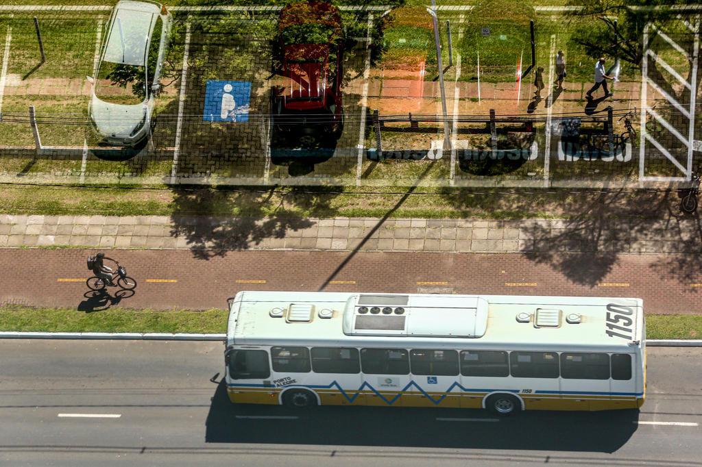 Usuários de ônibus terão mais veículos à disposição nos dias de