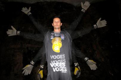  André Sangalli. Goleiro defendou 4 penaltis contra a equipe do São José de Porto Alegre, e garantiu o Caxias na final do primeiro turno do Campeonato Gaúcho Coca-Cola 2011.<!-- NICAID(6813336) -->