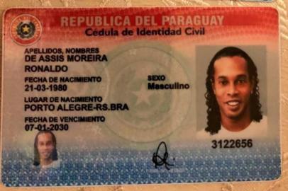 Ronaldinho é flagrado com passaporte falso no Paraguai