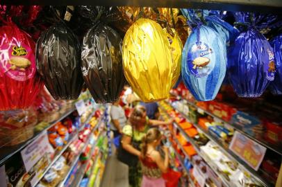  PORTO ALEGRE, RS, BRASIL, 26-03-2019: Começam de forma tímida as vendas de ovos de páscoa no varejo de Porto Alegre (FOTO FÉLIX ZUCCO/AGÊNCIA RBS, Editoria SuaVida).<!-- NICAID(14012128) -->