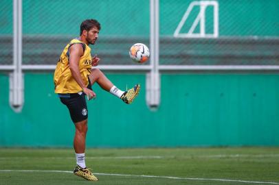 RS - FUTEBOL/ TREINO GREMIO  - ESPORTES - Jogadores do Gremio realizam treino no estÃ¡dio do Deportivo Cali, na Colombia, onde a equipe enfrenta o America de Cali, na terca-feira, em partida valida pela Copa Libertadores da America 2020. FOTO: LUCAS UEBEL/GREMIO FBPA