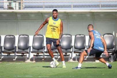 RS - FUTEBOL/TREINO GREMIO  - ESPORTES - Jogadores do Gremio realizam treino durante a tarde desta quinta-feira, na preparação para o Campeonato Gaucho 2020. FOTO: LUCAS UEBEL/GREMIO FBPA<!-- NICAID(14441784) -->