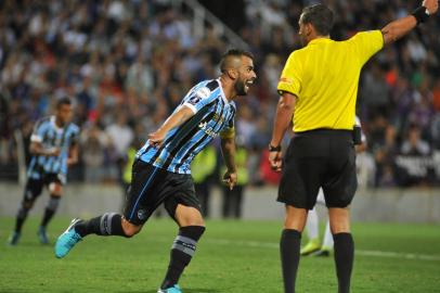  Brazilian Gremio Maicon celebrates after scoring against Uruguayan Defensor during a 2018 Copa Libertadores football match at the Luis Franzini Stadium in Montevideo, Uruguay on February 27, 2018.  / AFP PHOTO / Dante FERNANDEZEditoria: SPOLocal: MontevideoIndexador: DANTE FERNANDEZSecao: soccerFonte: AFPFotógrafo: STR<!-- NICAID(13433585) -->