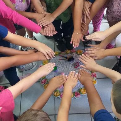 Escola  Municipal de Ensino Médio (EMEF) Basílio Tcacenco, onde estudava a menina de seis anos que foi atingida por uma bala perdida no último dia 26 de fevereiro, em Caxias do Sul, recebeu ações do Círculos de Construção de Paz nesta semana. <!-- NICAID(14442774) -->