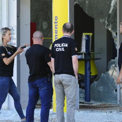  PARAÍ, RS, BRASIL, 06/03/2020 - Sete criminosos são mortos durante tentativa de assalto a bancos em Paraí. Alvo dos bandidos eram agências do Sicredi e do Banco do Brasil. (FOTOGRAFO: RONALDO BERNARDI / AGENCIA RBS)<!-- NICAID(14442874) -->