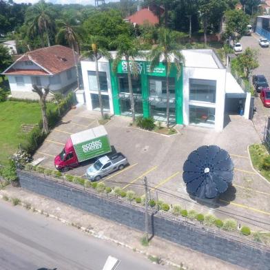 Ecotec Energy abre loja em Caxias e instala smartflower, estrutura de painéis solares em forma de girassol às margens da BR.<!-- NICAID(14440268) -->