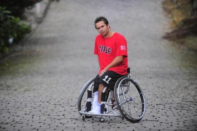  CAXIAS DO SUL, RS, BRASIL (01/04/2014) Evair Pinheiro Ramos. Evair Pinheiro Ramos, jogador de basquete, relata ter sofrido preconceito de taxista que não aceitou fazer seu pedido de transporte. (Roni Rigon/Pioneiro)<!-- NICAID(10366086) -->