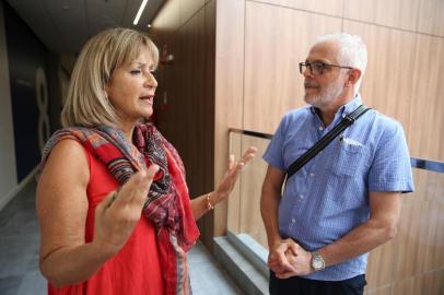  PORTO ALEGRE-RS- BRASIL- 07/03/2020-Dia dos Dados Abertos:  Unisinos Porto Alegre, o painel A mina e os rios ¿ dados sobre o risco ambiental da Mina Guaíba e poluição na Região Metropolitana.  Marilene Maia, doutora em Serviço Social, especialista em Administração e Planejamento de Bem Estar Social,  coordenadora do Observatório da Realidade e das Políticas Públicas do Vale do Rio dos Sinos (Observa Sinos),   e Rualdo Menegat, geólogo, professor  do Departamento de Paleontologia e Estratigrafia do Instituto de Geociências da UFRGS, criador do Atlas Ambiental de Porto Alegre. FOTO FERNANDO GOMES/ ZERO HORA.<!-- NICAID(14443855) -->