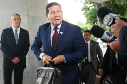 O presidente da RepÃºblica em exercÃ­cio, Hamilton MourÃ£o, fala Ã  imprensaO presidente da República em exercício, Hamilton Mourão, fala à imprensaFoto: Antonio Cruz/ Agência BrasilLocal: BrasiliaIndexador: Antonio Cruz/ AgÃªncia BrasilFotógrafo: Reporter Fotografico<!-- NICAID(14445574) -->